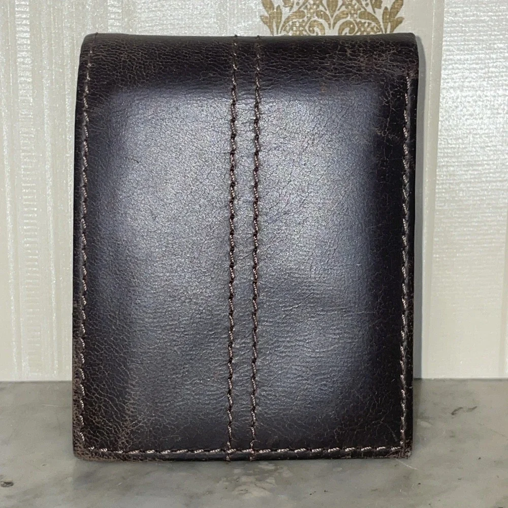 Dickies Men's Brown Genuine Leather Bifold Wallet